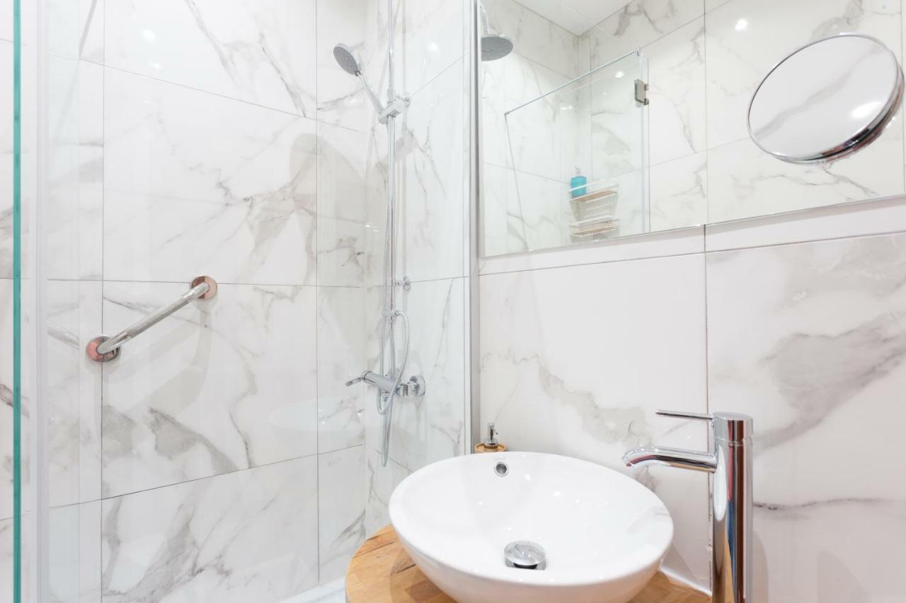 Rossio Vintage Two-Bedroom Apartment - By Lu Holidays Лиссабон Экстерьер фото